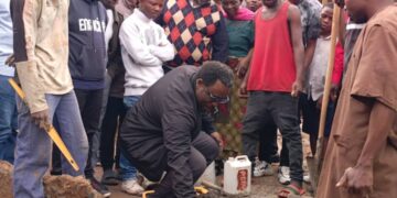Bukavu : Sur financement du député national Patrick Baka wa Bana, les travaux de construction du canal d&rsquo;évacuation d&rsquo;eau sur avenue route d&rsquo;Uvira 2 lancés ce lundi
