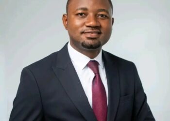Sud kivu: En attendant la réponse du gouvernement congolais à son plaidoyer, le député national Emile SUMAILI finance les travaux de cantonnage manuel sur la route Matili-Mungembe à Shabunda