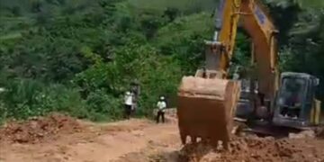 Sud kivu : Travaux de suppression des bourbiers sur la RN2 par les sociétés et coopératives minières œuvrant à Mwenga, la NDSCI parle d&rsquo;une poudre aux yeux et appelle les autorités à s&rsquo;impliquer