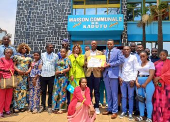 Bukavu : Le BUDC décerne un diplôme de mérite au bourgmestre Byamungo Kazimiri Samuel pour ses actions en faveur du développement de Kadutu