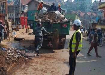 Bukavu : Le chef d’avenue Camp SNEL 2 salue l’engagement d’ASHAPE dans la lutte pour l’assainissement urbain