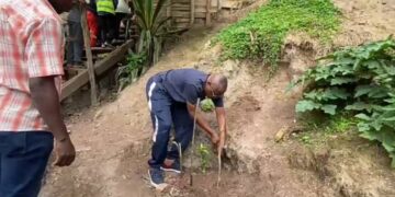 Bukavu : Inspirés par le leadership et la vision du bourgemstre Jonathan Kanane, les cadres de base d&rsquo;Ibanda se mobilisent pour l’assainissement de leur commune