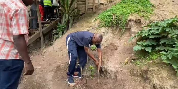 Bukavu : Inspirés par le leadership et la vision du bourgemstre Jonathan Kanane, les cadres de base d&rsquo;Ibanda se mobilisent pour l’assainissement de leur commune