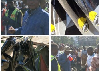 Bukavu : Le président du marché de libération, Urbain Tombola remet un lot important des bêches données par la commune de Kadutu aux rayons pour les travaux communautaires