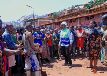 IBANDA :  Le Bourgemstre Eugène Mubalama supervise une opération d’assainissement d’envergure à Panzi et mobilise la jeunesse autour de la vision de l’AFC-M23