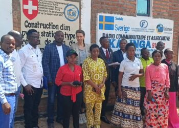 Idjwi : La Coopération suisse dote la Radio communautaire et associative Kalinga d’un pylône de 30 mètres et de kits solaires, le directeur Albert Cinyabuguma exprime sa gratitude
