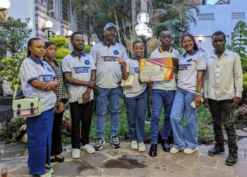 Sud Kivu : Couronné par le BUDEC, à travers un diplôme de mérite à l’occasion du 1èr anniversaire de sa radio Pouvoir Fm, son promoteur Trésor Kyembwa dédie celui-ci aux auditeurs et à son personnel
