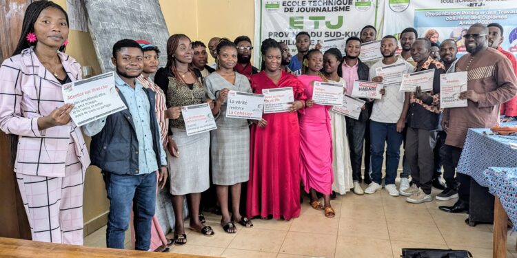 Bukavu/Campagne un clic responsable : La Plateforme Chunguza Habari sensibilise les étudiants de l’ETJ