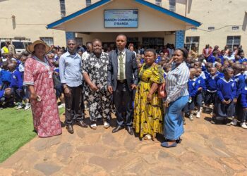 Bukavu : Eugène MUBALAMA, Bourgmestre ai d&rsquo;IBANDA accueille les élèves de l&rsquo;ISP lors d&rsquo;une visite guidée