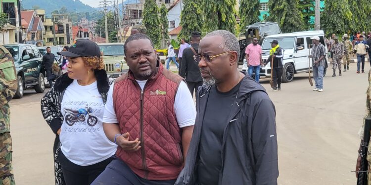 Bukavu : aux côtés du gouverneur, le maire Nicolas Kyalangalilwa remplace les anciens arbres du boulevard Patrice Lumumba
