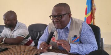 BUKAVU : Le maire Nicolas Kyalangalilwa à l’écoute des vendeurs du marché central de Kadutu, l’amélioration des conditions de travail au cœur des échanges