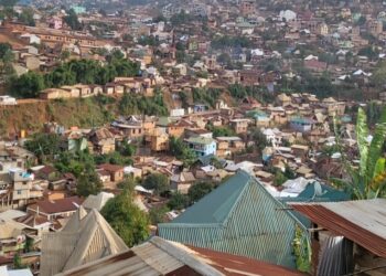 Bukavu : le maire Dr Nicolas Kyalangalilwa en tournée de proximité ce lundi pour renforcer l’assainissement, le reboisement et la sécurité