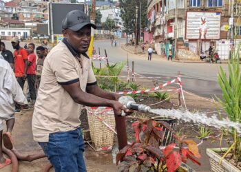 IBANDA : en tournée marathon à nyawera, mukukwe, hewa bora, telecom et elaquate, le bourgmestre jonathan hakuzwimana kanane supervise le salongo et soutient les travaux d’infrastructures