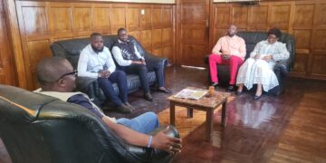 Bukavu : le Dr Nicolas Kyalangalilwa s’entretient avec les revendeurs de pièces automobiles et les représentants de différentes disciplines sportives
