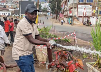 IBANDA : en tournée à Nyawera, Mukukwe, Hewa bora, Telecom et Elaquate, le Bourgmestre jonathan kanane supervise le salongo et soutient les travaux d’infrastructures