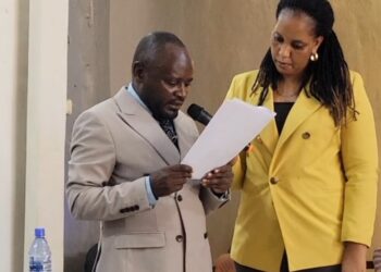 COMMUNE D’IBANDA : lors de la remise et reprise, Jonathan Hakuzwimana Kanane dresse le bilan de son mandat et souhaite plein succès à la bourgmestre Prisca Mweze et à son adjoint Herita Mbulanga