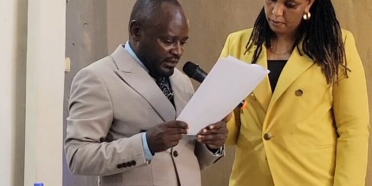 COMMUNE D&rsquo;IBANDA : lors de la remise et reprise, Jonathan Hakuzwimana Kanane dresse le bilan de son mandat et souhaite plein succès à la bourgmestre Prisca Mweze et à son adjoint Herita Mbulanga