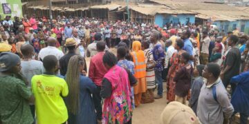 Bukavu : plusieurs jeunes de Kadutu choisissent de rejoindre volontairement la Police révolutionnaire lors d’un meeting animé par Nicolas Kyalangalilwa
