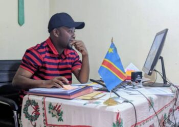 Bukavu : Destin Murhula Kasi sensibilise les parents de Nyalukemba à la prévention des incendies domestiques et à la protection des enfants face au feu, au gaz et aux appareils électriques