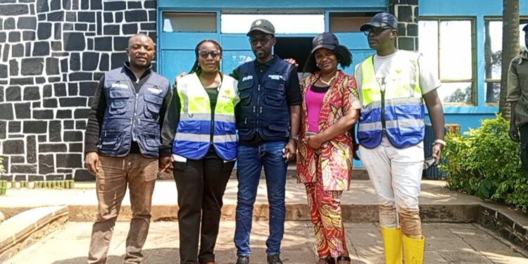 BUKAVU : PRISCA MWEZE BALEMBA, UNE FEMME FORTE ET UNIQUE EN SON GENRE, À LA DÉCOUVERTE DE SON ITINÉRANCE DE CE SAMEDI AVEC D’AUTRES BOURGMESTRES