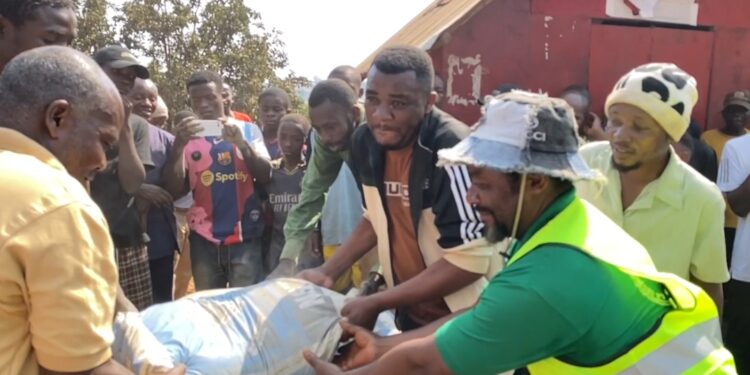 IBANDA : salongo, travaux communautaires, lutte contre les marchés pirates, inauguration d’un pont et interpellation des inciviques, le bourgmestre adjoint herita mbulanga très engagé sur le terrain