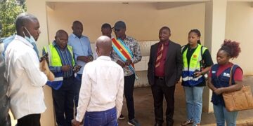 Bukavu : le Bourgmestre de Kadutu Théo Ruremesha inaugure le Centre de santé et la maternité Ciriri 2 et promet son raccordement à l&rsquo;eau potable
