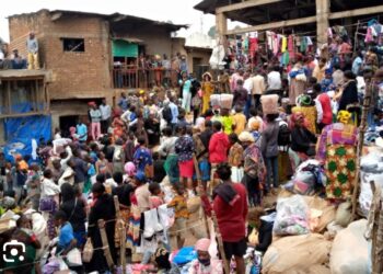 Bukavu : le maire de la ville, le Dr Nicolas Kyalangalilwa, instruit les responsables du marché de Kadutu de renforcer la lutte contre les marchés pirates