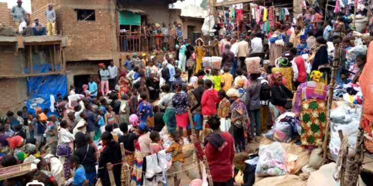 Bukavu : le maire de la ville, le Dr Nicolas Kyalangalilwa, instruit les responsables du marché de Kadutu de renforcer la lutte contre les marchés pirates