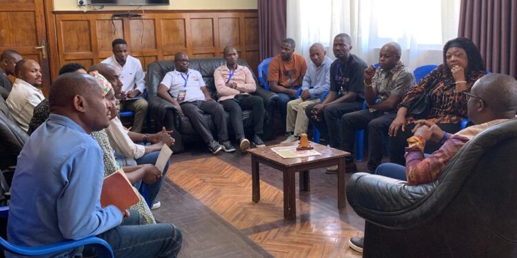 Bukavu : le maire réunit les responsables des galeries commerciales et du service d’assainissement pour améliorer la gestion des déchets