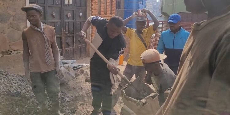 IBANDA : Herita Mbulanga en itinérance pour l’assainissement, le pavage, la protection des rives et la gestion des urgences