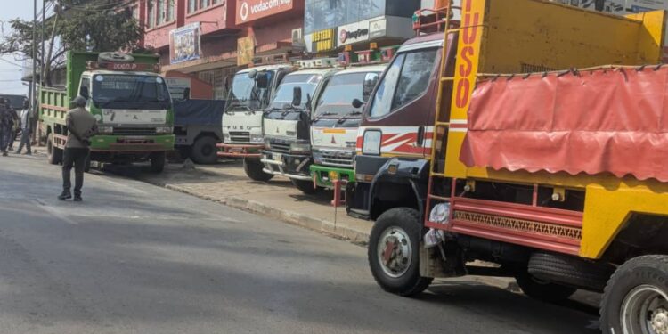 Bukavu : plusieurs camions-bennes mobilisés pour évacuer les immondices et renforcer l’assainissement de la ville