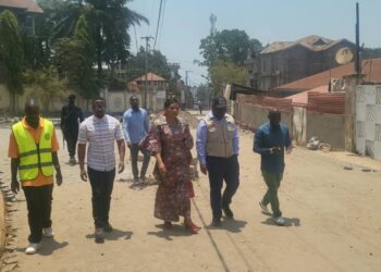 BUKAVU : le maire Nicolas Kyalangalilwa encourage l’engagement des habitants pour la réhabilitation des routes.