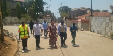 BUKAVU : le maire Nicolas Kyalangalilwa encourage l’engagement des habitants pour la réhabilitation des routes.