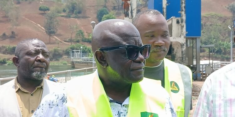 Sud-Kivu : Baisse du niveau du lac Kivu, effets du changement climatique et déchets dans les ouvrages de Ruzizi I, la SNEL face à un défi énergétique majeur ; des journalistes découvrent, lors d’une descente le vendredi 16 octobre, les efforts déployés pour préserver la production électrique