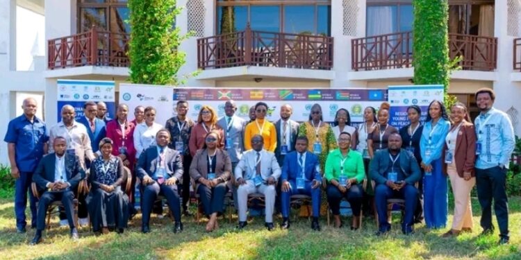 DAR ES-SALAAM : réunis autour de la paix et de la sécurité, des jeunes de sept pays d’Afrique de l’Est signent une déclaration commune destinée aux chefs d’État de la région